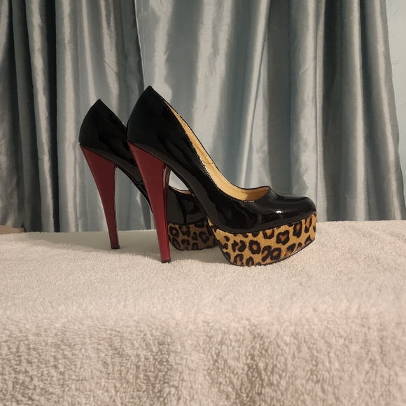 Steve Madden pumps with  black and leopard and red heel - Picture 1 of 7